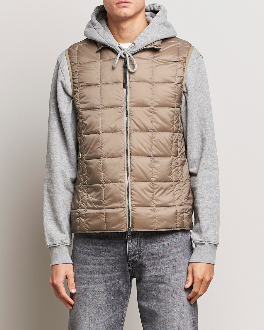 Herren | Jacken | TAION | High Neck Full Zip Lightweight Down Vest Khaki