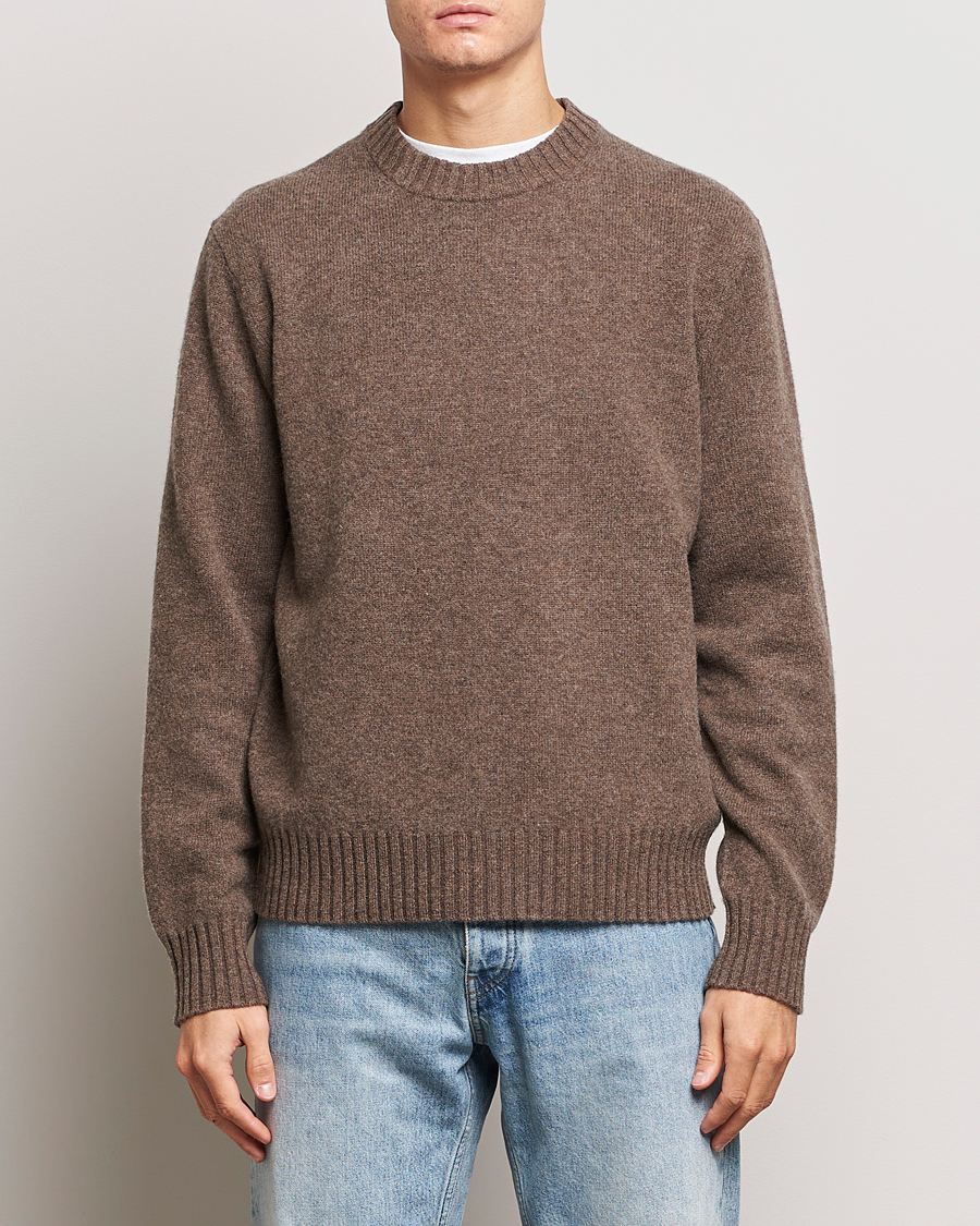 Herren |  | A Day\'s March | Marlow Lambswool Crew Dark Taupe