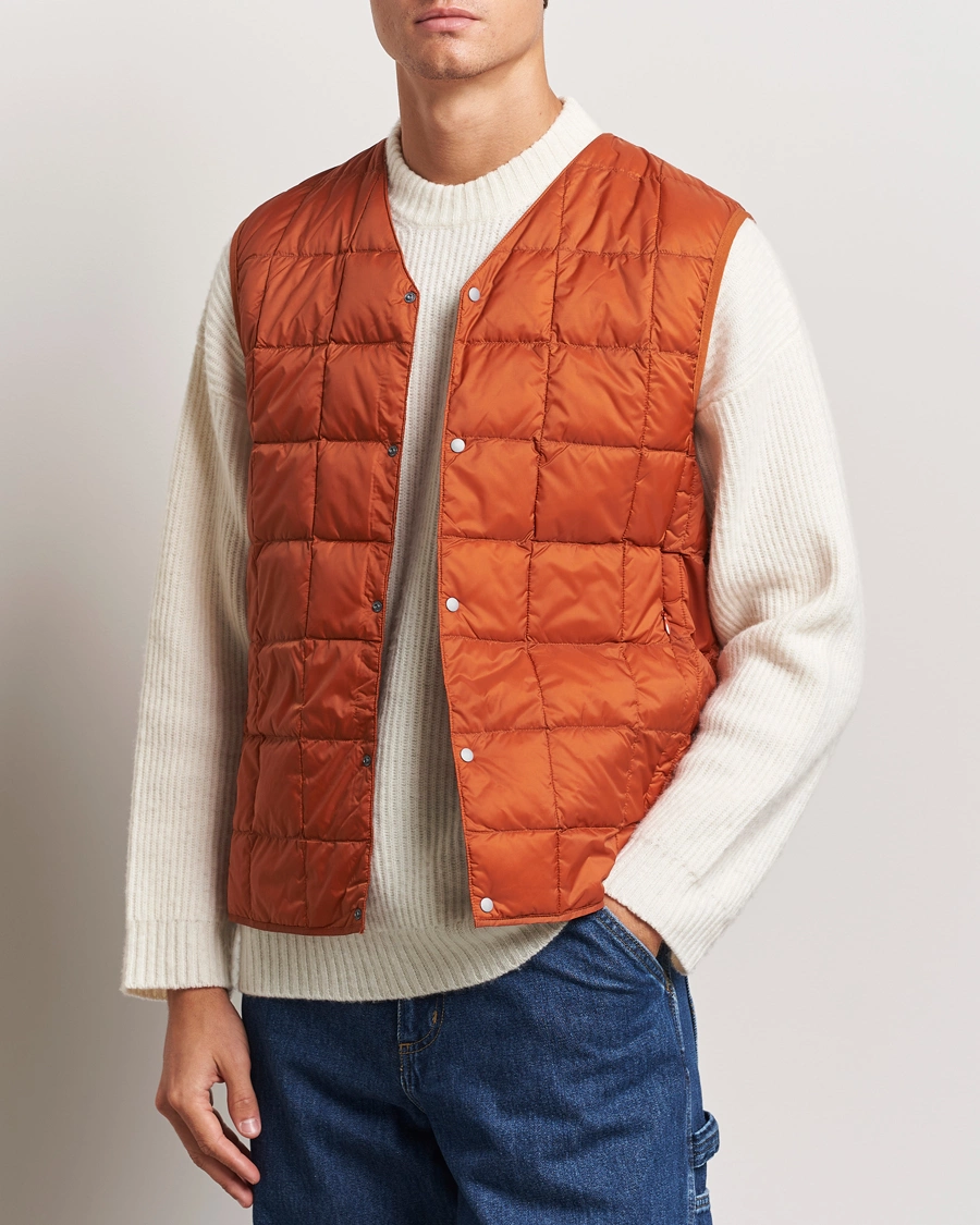 Herren | Übergangsjacken | TAION | V-Neck Lightweight Down Vest Brick Orange