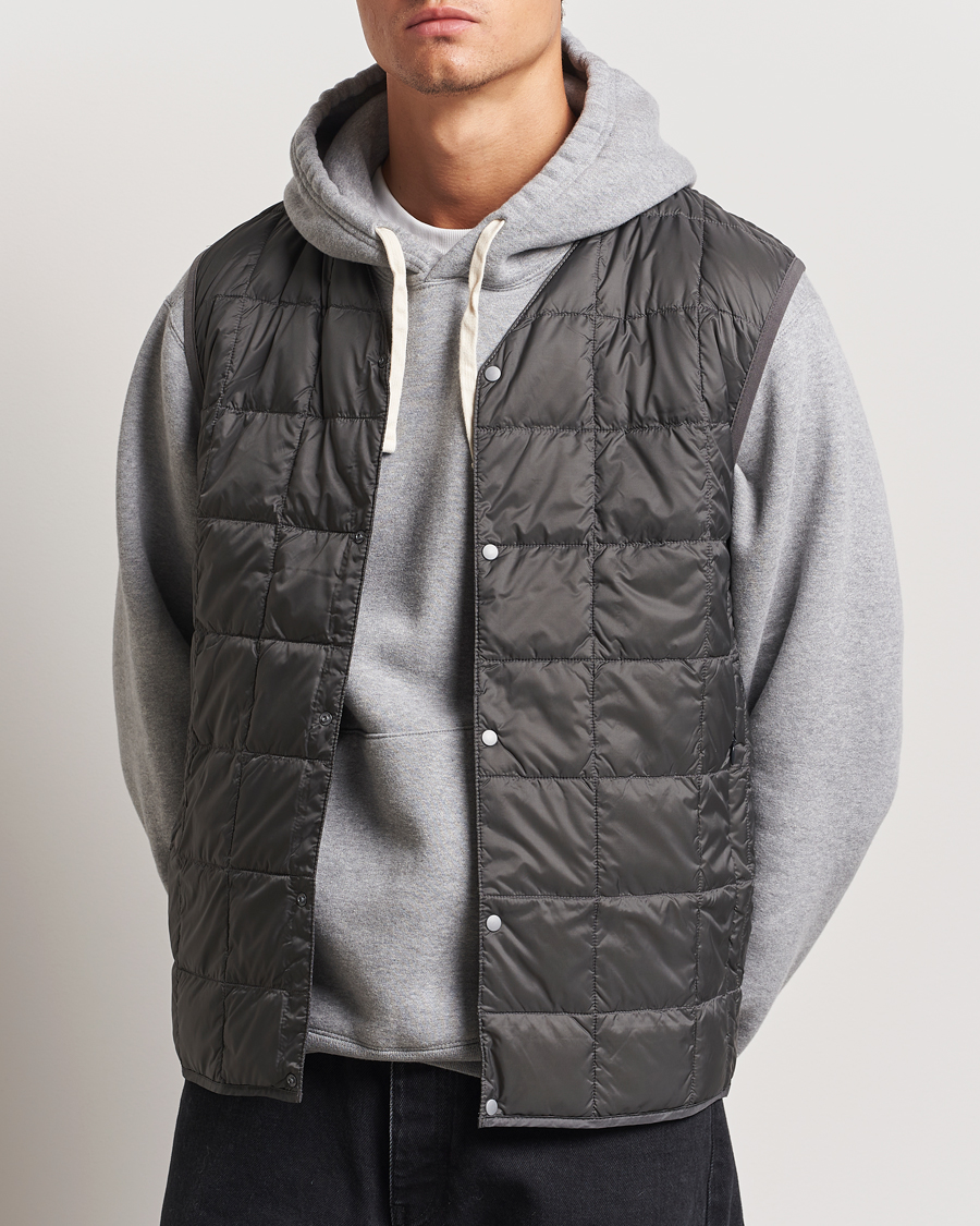 Herren | Übergangsjacken | TAION | V-Neck Lightweight Down Vest Dark Grey