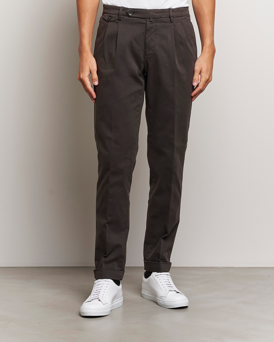 Herren |  | Briglia 1949 | Easy Fit Pleated Cotton Stretch Chino Dark Brown