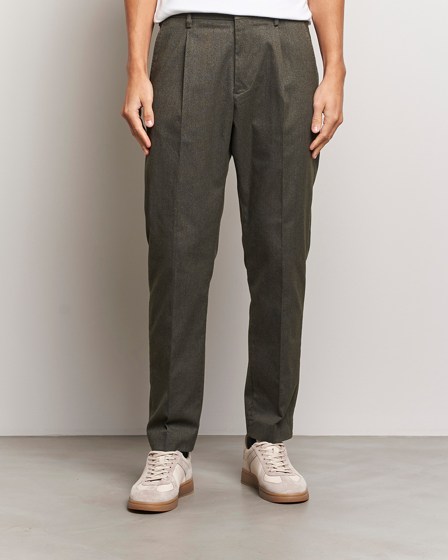 Herren | Hosen | NN07 | Bill Pleated Brushed Cotton Trousers Dark Army