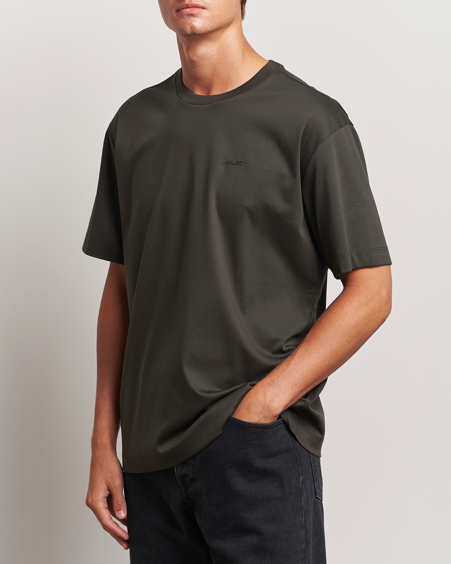 Herren |  | NN07 | Nat Logo Mercerized Crew Neck T-Shirt Dark Army