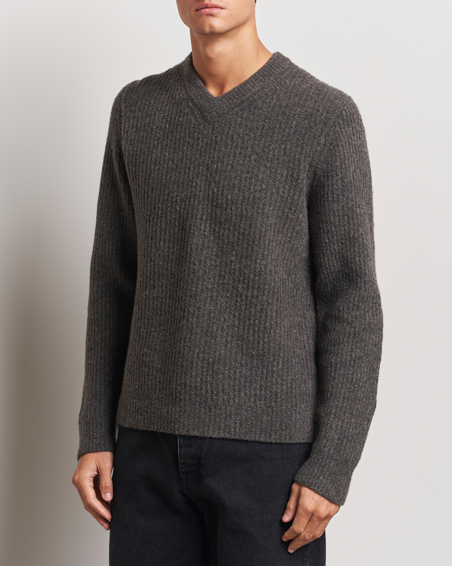 Herren |  | Samsøe Samsøe | Koji Rib Knitted V-Neck Volcanic Ash