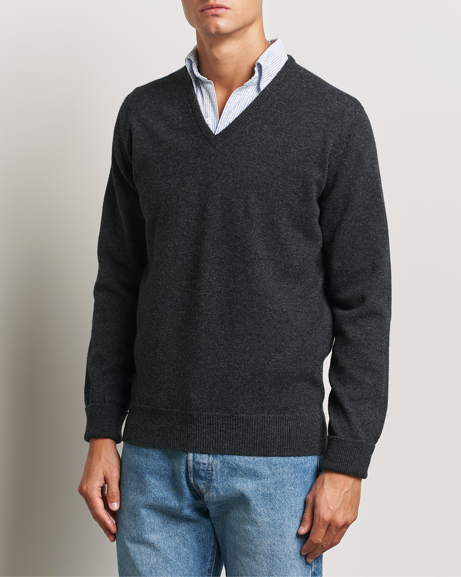 Herren |  | William Lockie | Rob Lambswool V-Neck Charcoal